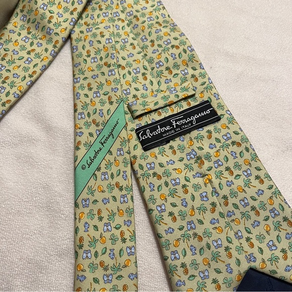 Salvatore Ferragamo 100% Silk Green Tropical Pineapple Palm Fish Tie ITALY - Picture 3 of 4